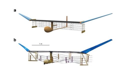 Fig.1. Plan de l’aéroplane a)Dessin à l’ordinateur de l’aéroplane à propulsion ionique. On distingue le jeu d’électrodes sous l’aile à l’arrière. b) Photographie de l’appareil après de nombreux vols d’essais Reproduit avec autorisation de Flight of an aeroplane with solid-state propulsion Haofeng Xu, Yiou He, Kieran L. Strobel, Christopher K. Gilmore, Sean P. Kelley, Cooper C. Hennick1, Thomas Sebastian, Mark R. Woolston, David J. Perreault & Steven R. H. Barrett. NATURE, online 21 november 2018